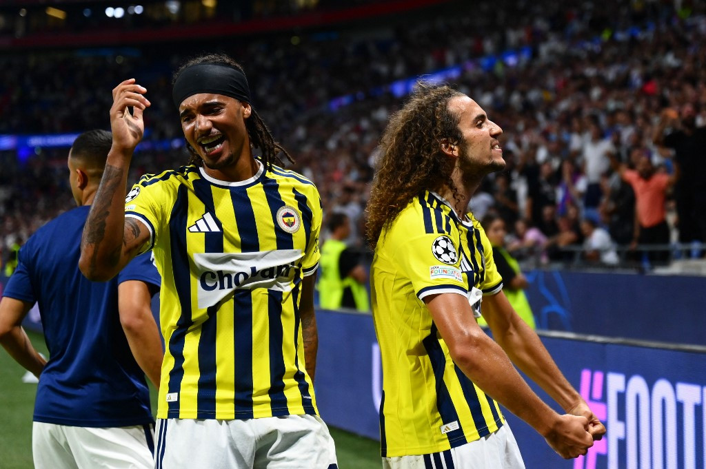 Guendouzi megőrült a pályán – a Fenerbahce BL-sikerét ünnepelte!