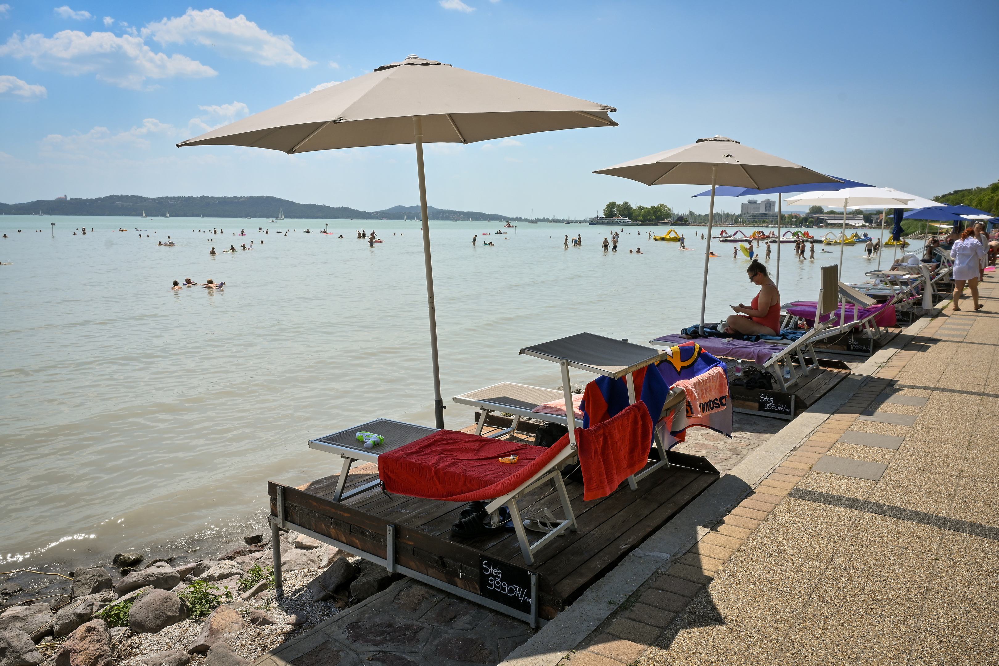 Meddig tart még a Balatonon a nyári hőség? Délutáni szieszta segíthet a vendéglátósoknak!